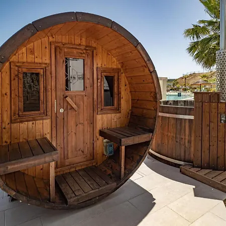 2214-modern Apt With Private Beach